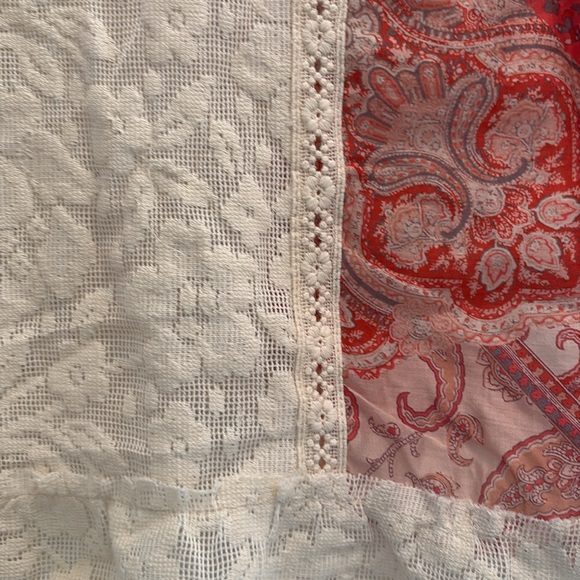 NWOT POL BOHO Cream and Red Lace Mixed Media Top size Small Super Oversized - Picture 3 of 8